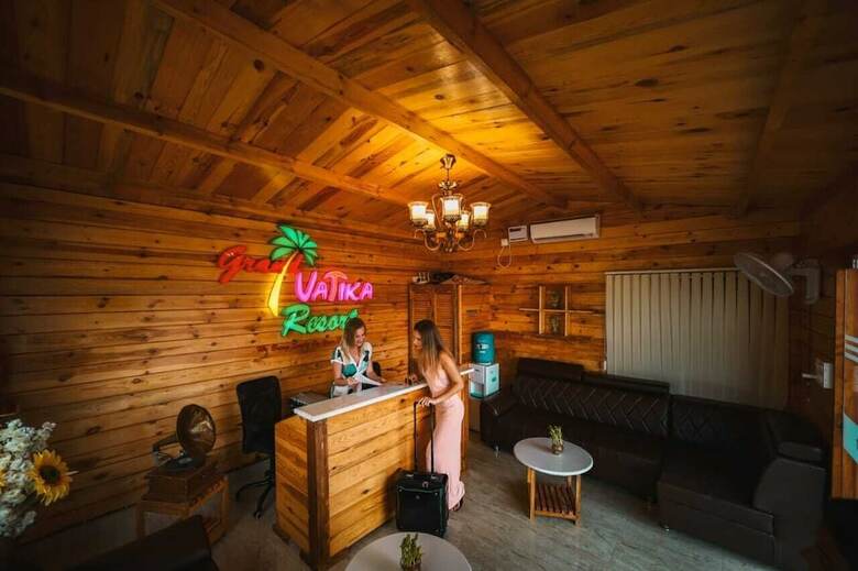 Hotel Grand Vatika Resort