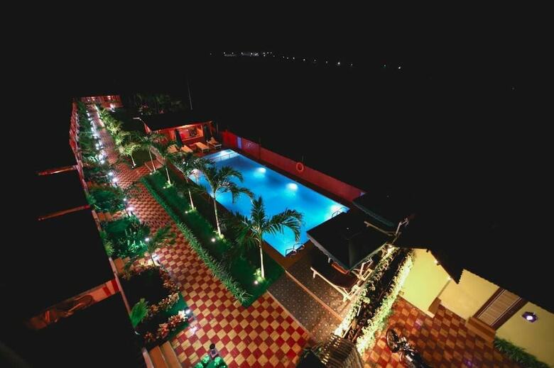 Hotel Grand Vatika Resort