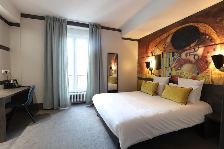 Hotel H�tel  La Capelle