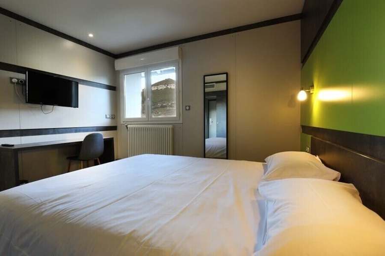 Hotel H�tel  La Capelle