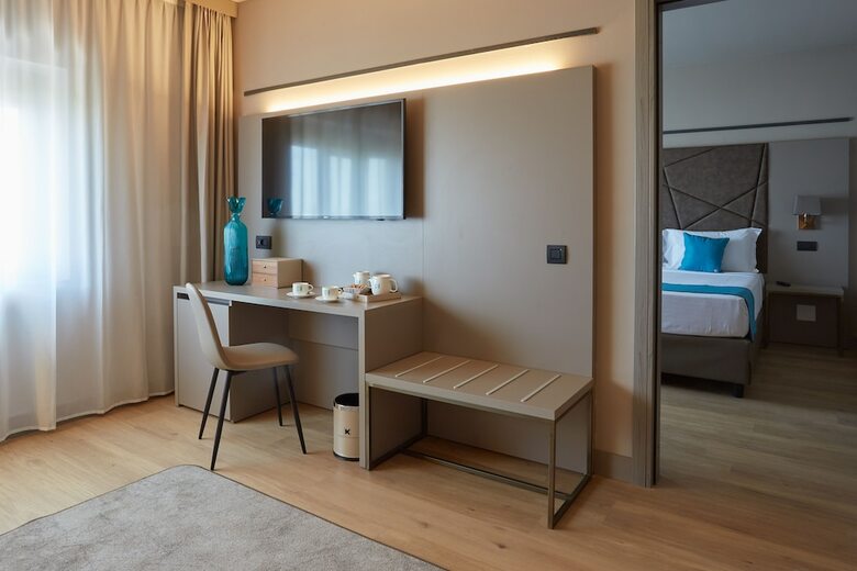 Dc Hotel International