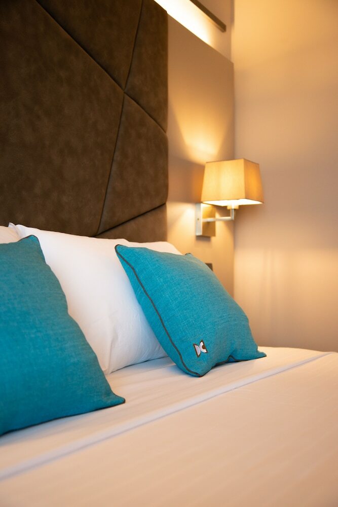Dc Hotel International