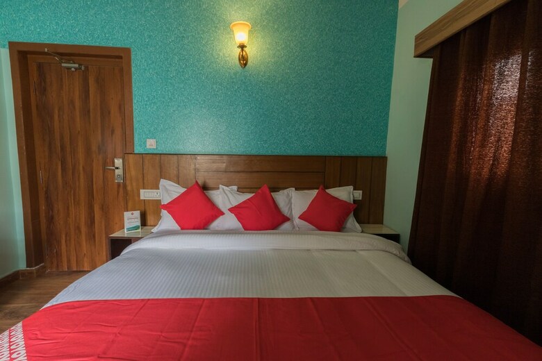 Oyo 611 Hotel Everest Regency