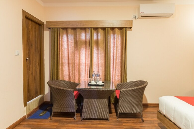 Oyo 611 Hotel Everest Regency