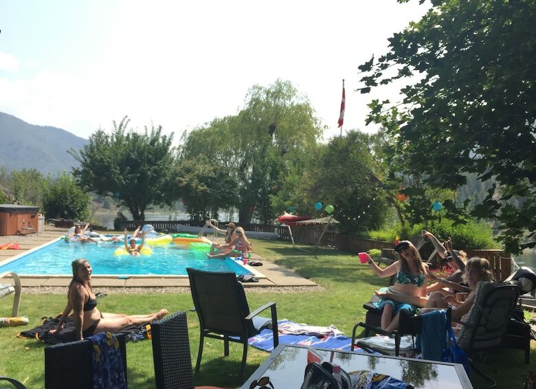 Bed & Breakfast Wolf's Den On The River