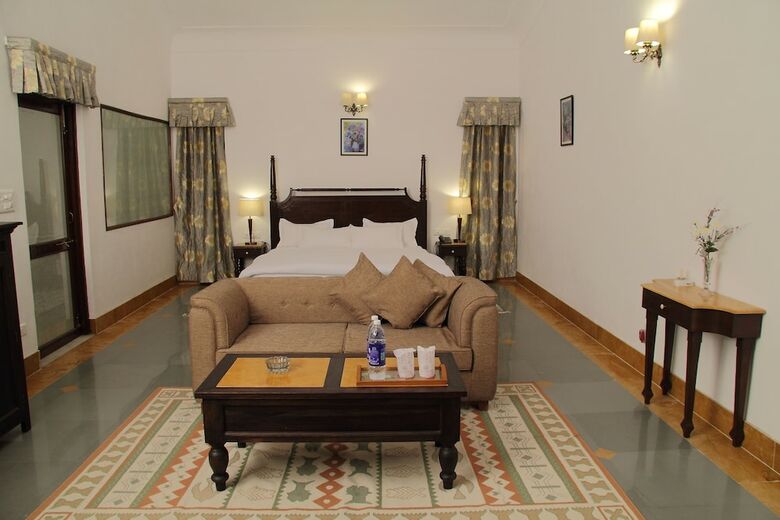Hotel Jhadol Safari Resort