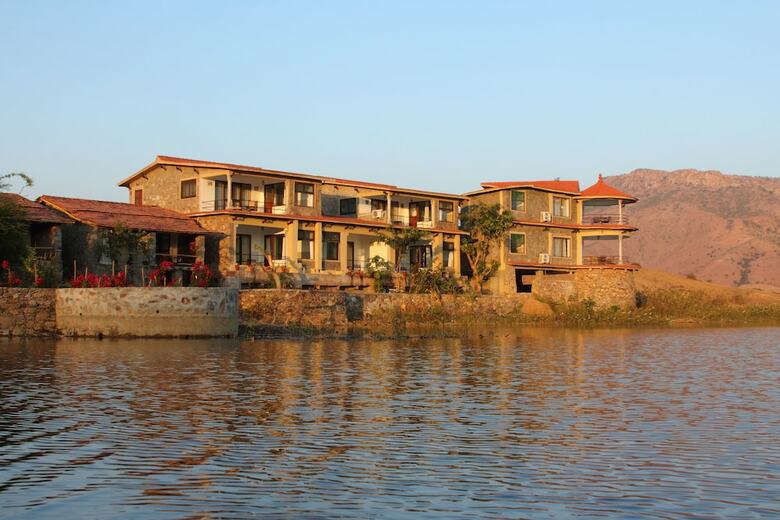 Hotel Jhadol Safari Resort