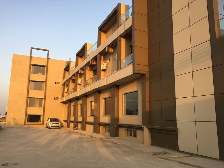 Hotel Ratan Royal Inn