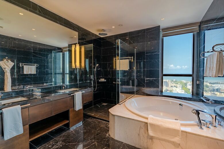 Hotel Johari Rotana