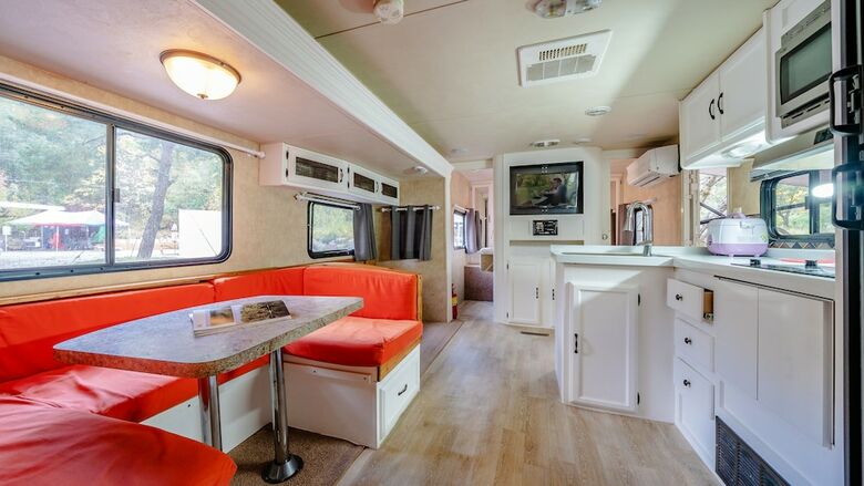 Gapyeong Saeyeon Caravan - Glamping