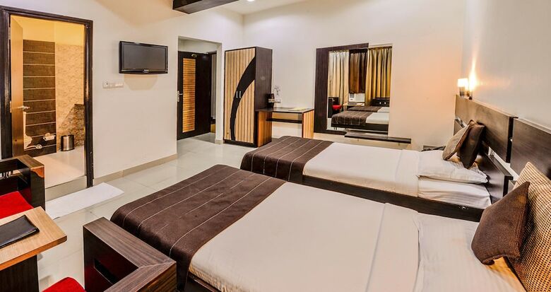 Raghu Mahal Hotel