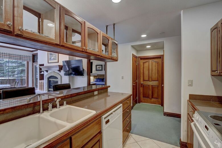 Hotel Oxford Court In Beaver Creek By Elevation Accommodations