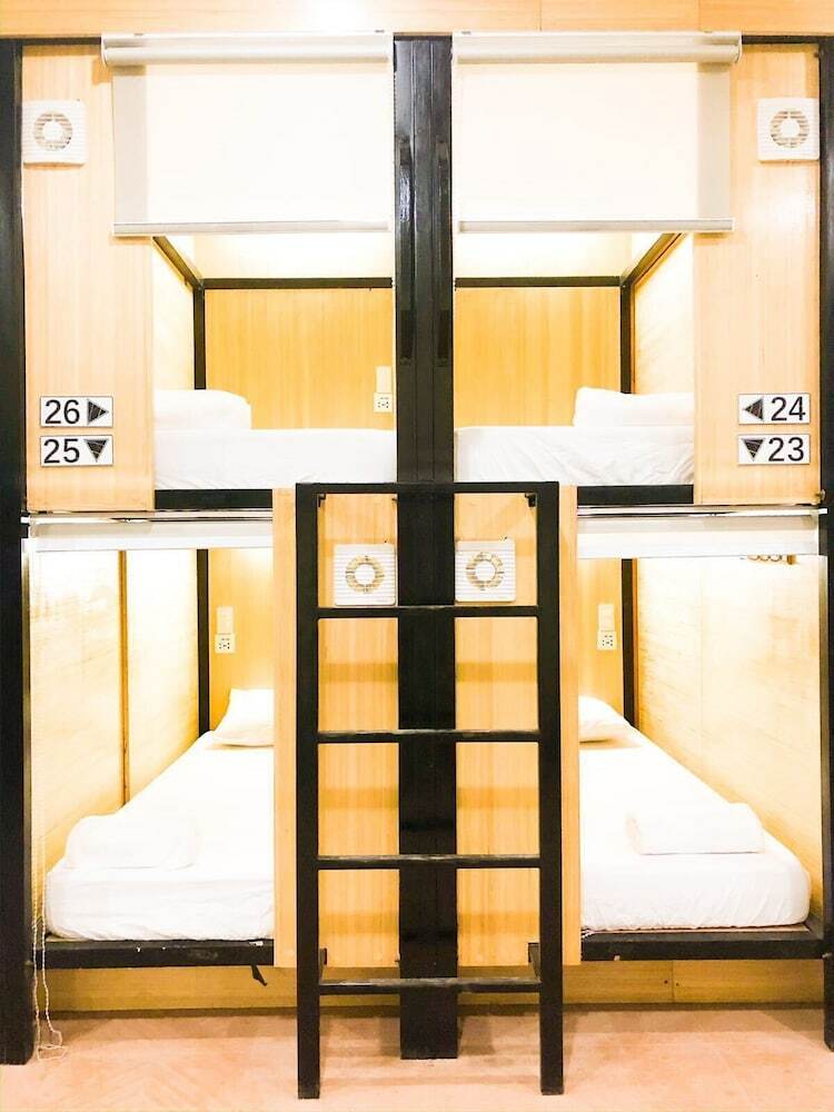 Hostal Chiasti Capsule Hostel - Adults Only