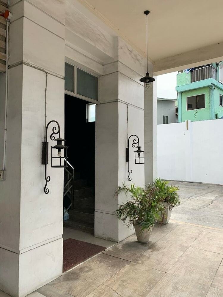 Hostal Chiasti Capsule Hostel - Adults Only