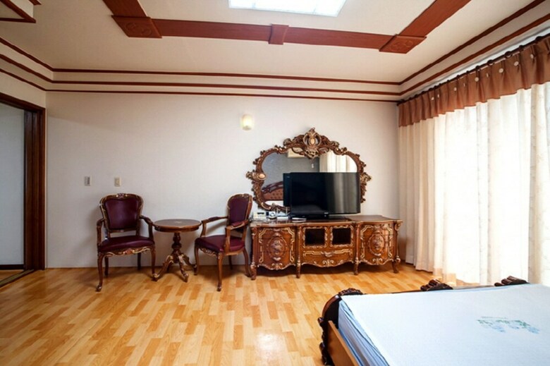 Baengnokdam Pension