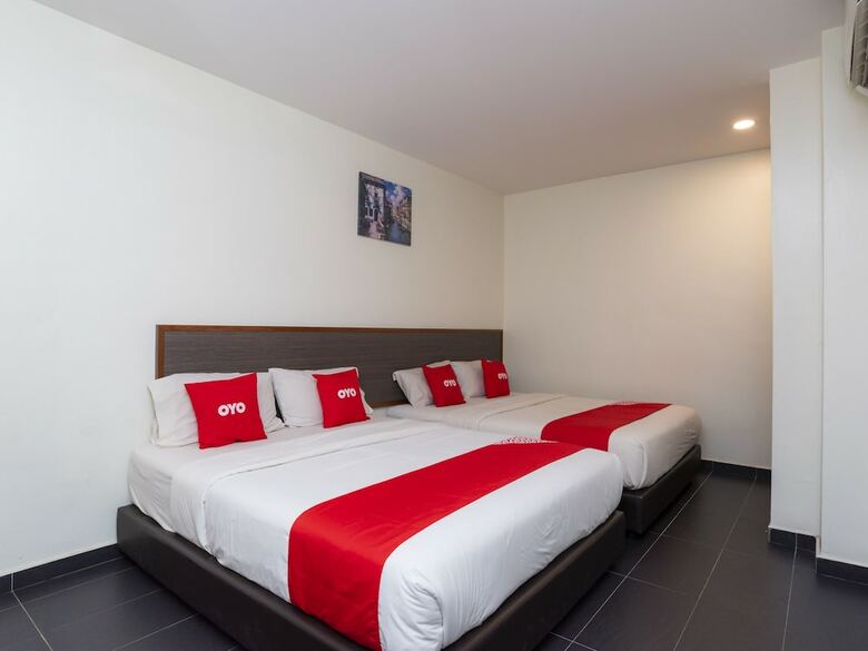 Oyo 44095 Bluewater Hotel 2
