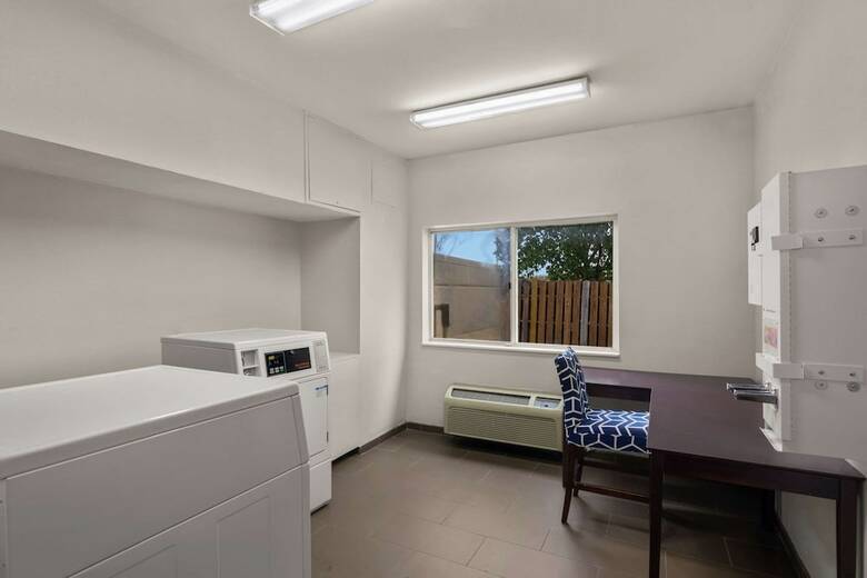 Hotel Comfort Inn & Suites