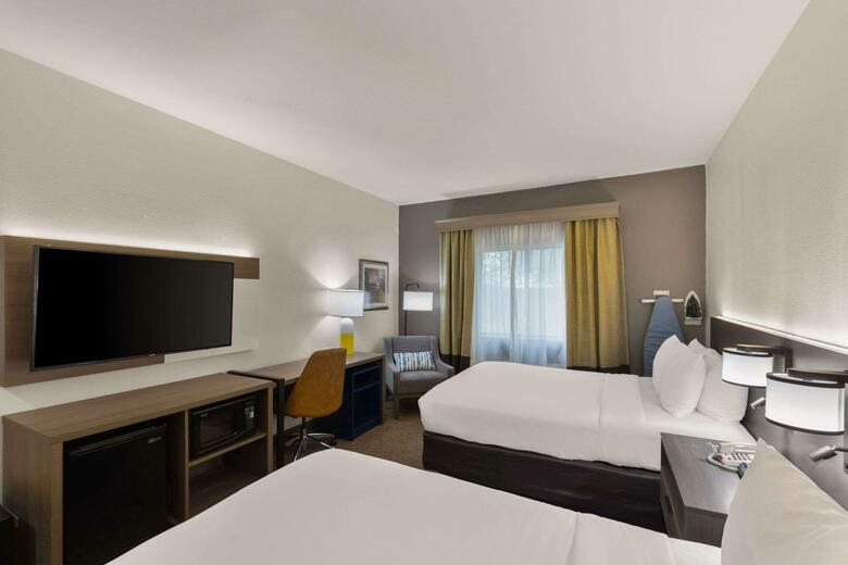 Hotel Comfort Inn & Suites