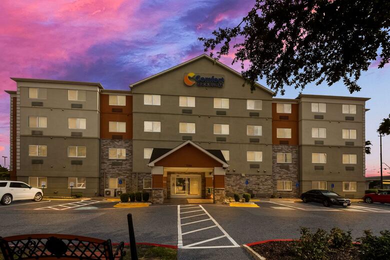Hotel Comfort Inn & Suites