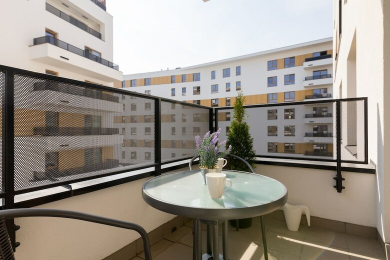 Warsaw Airport Shiny Apartment