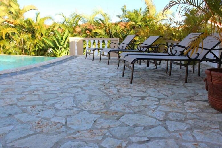 Elegant And Private 4 Bedroom Villa