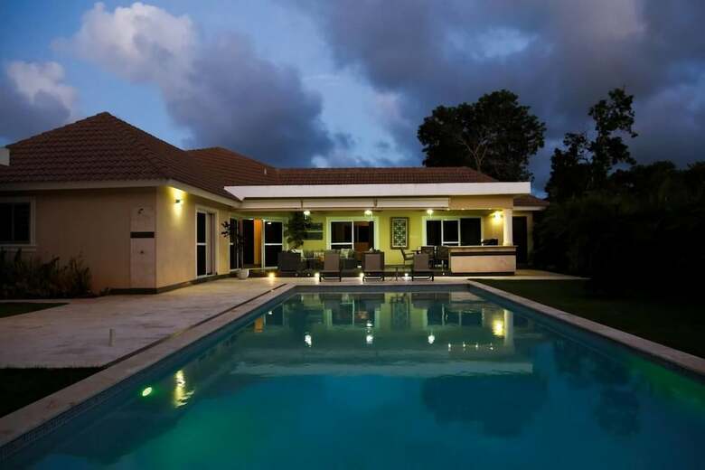 Villa Equipped With An Infinity Edged Pool In Gated Community
