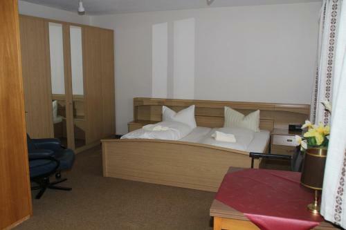 Hostal Einfelder Hof Garni