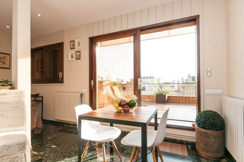 Apartamentos 1 Bedroom Private Rooftop Terrace