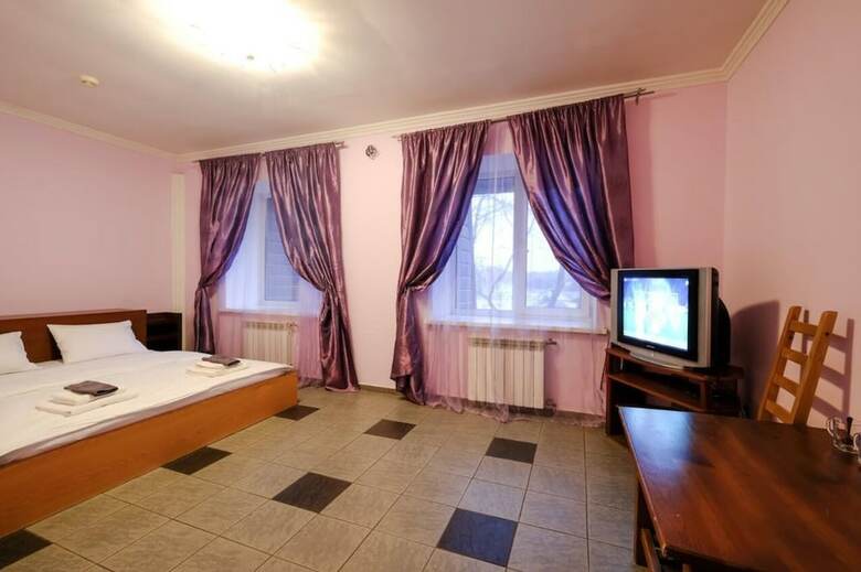Parison Hotel