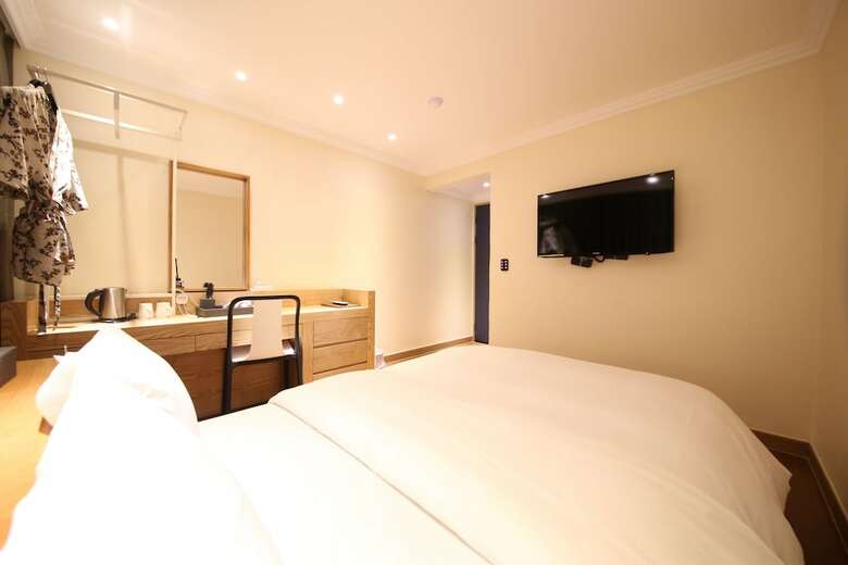 The Raum Hotel