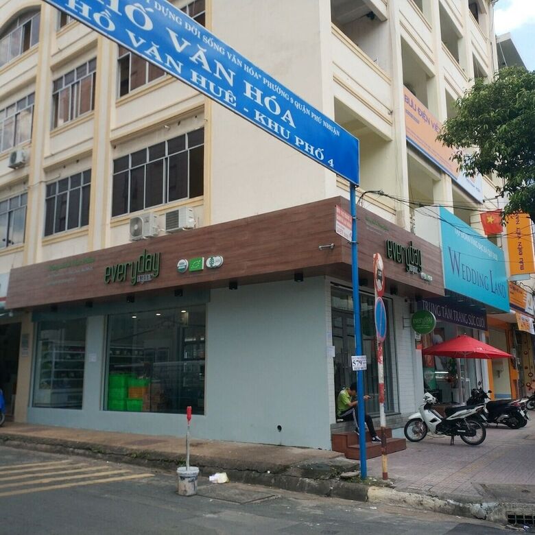The Six Hotel