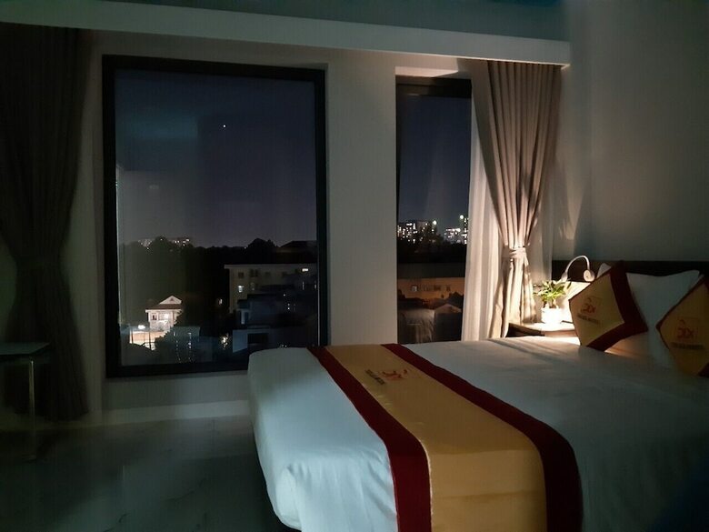 The Six Hotel