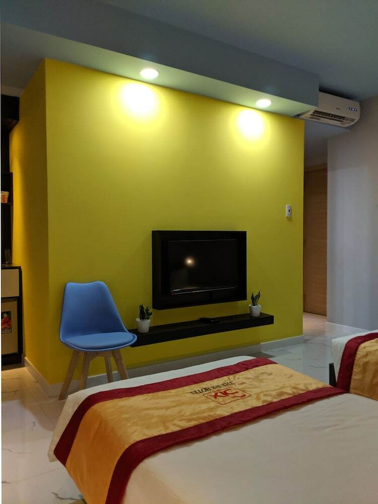 The Six Hotel