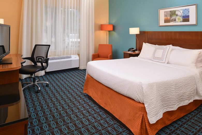 Hotel Fairfield By Marriott St Charles