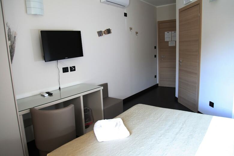 Hotel Sogni D'oro Airport