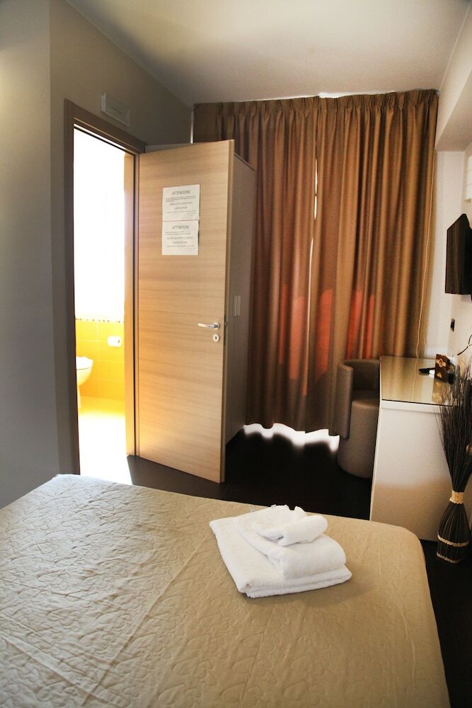 Hotel Sogni D'oro Airport