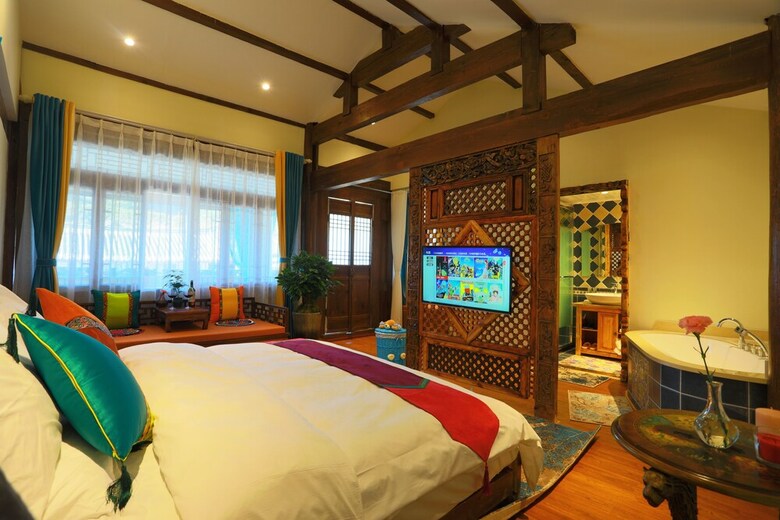 Posada Hua Linglong Courtyard Inn