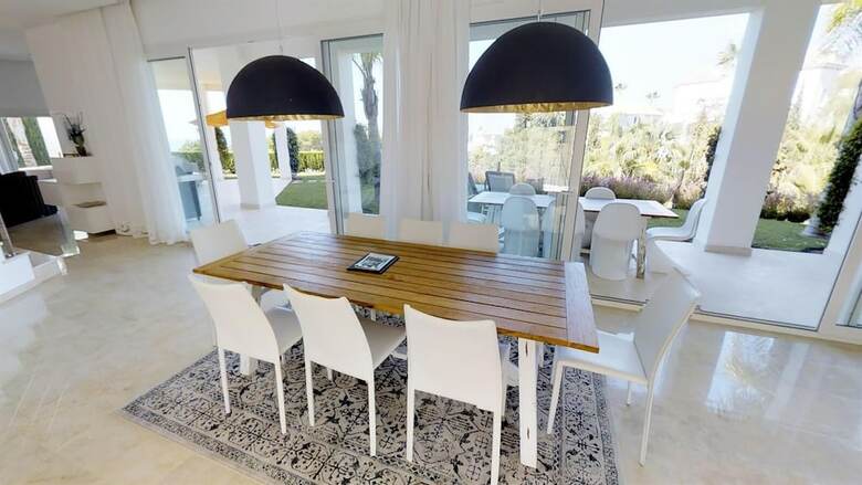 Exquisite Villa Near Beach - Heated Pool