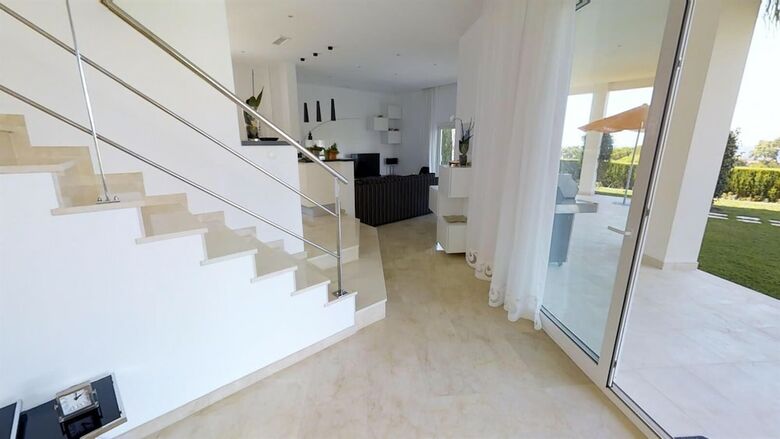 Exquisite Villa Near Beach - Heated Pool