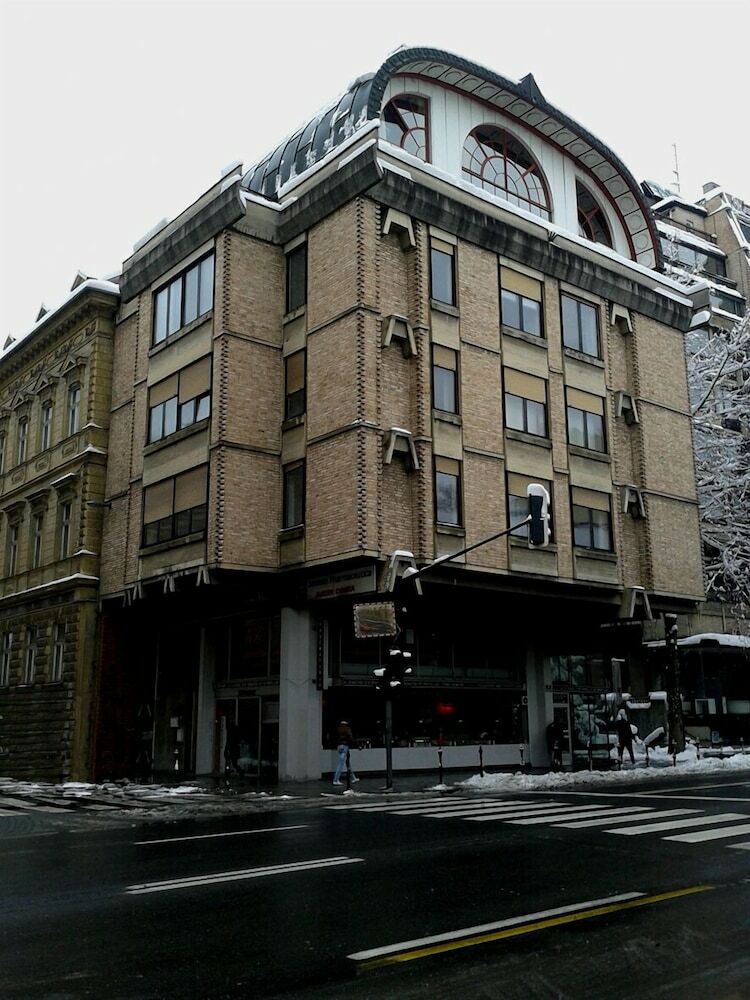 Ai Apartments