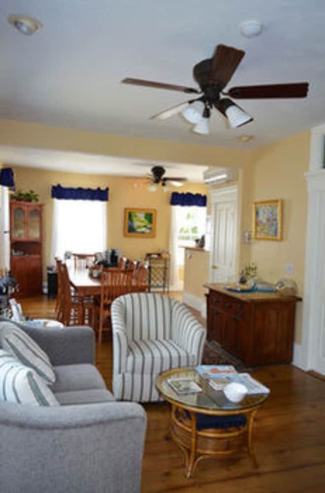 Admirals Landing Bed & Breakfast