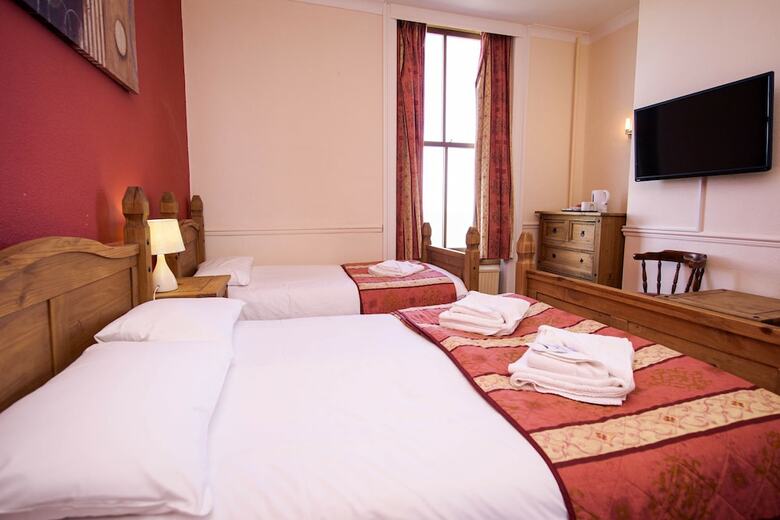 Delmont Hotel