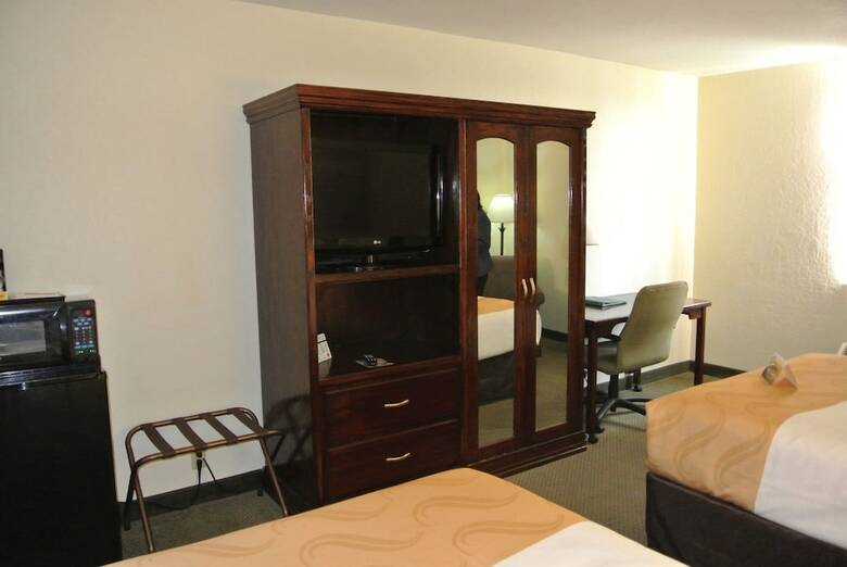 Hotel Quality Inn And Suites