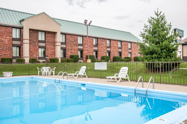 Hotel Quality Inn And Suites