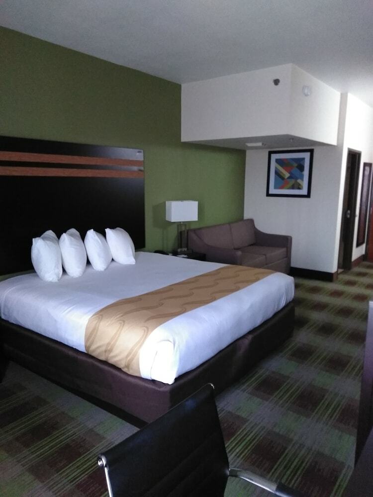 Hotel Quality Inn & Suites