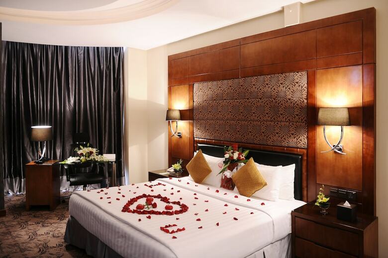 Hotel Al Hamra Palace By Warwick