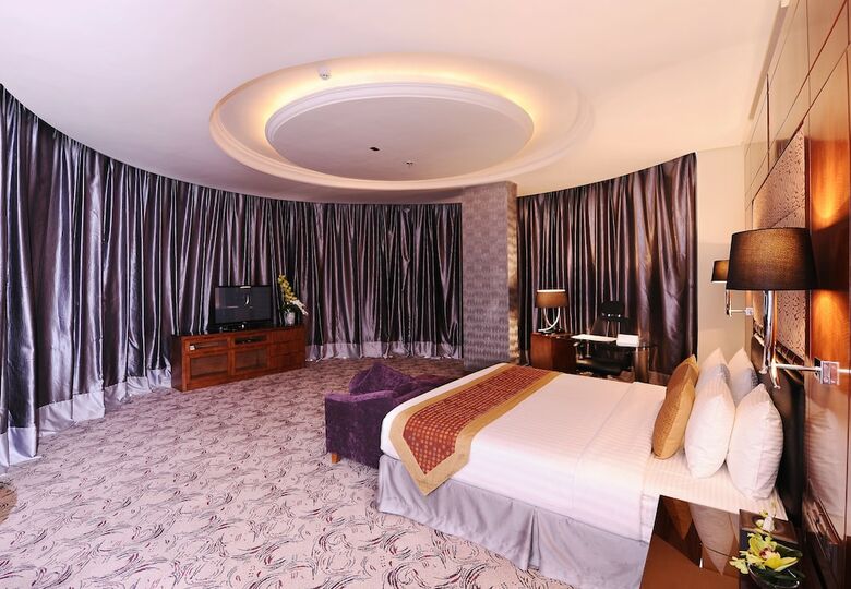 Hotel Al Hamra Palace By Warwick