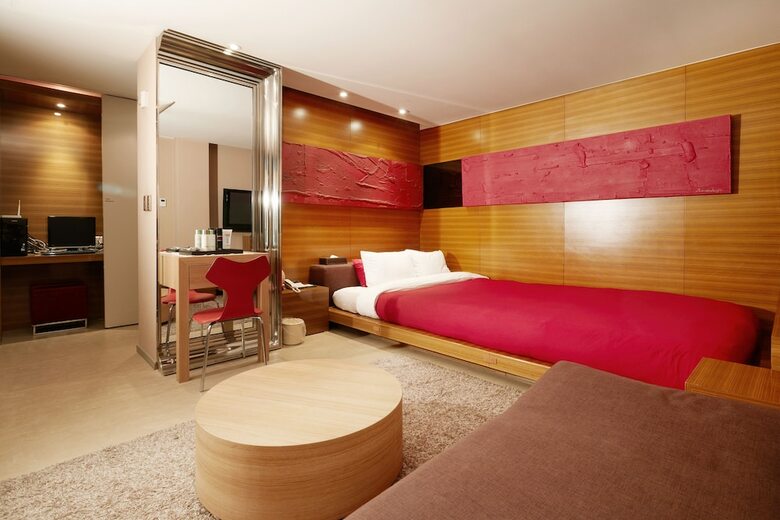 Tria Hotel