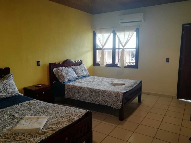 Hotel Caba�a Kayon & Zarco