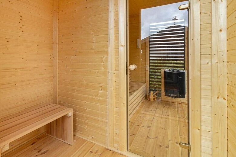 Log Cabin And Guest House